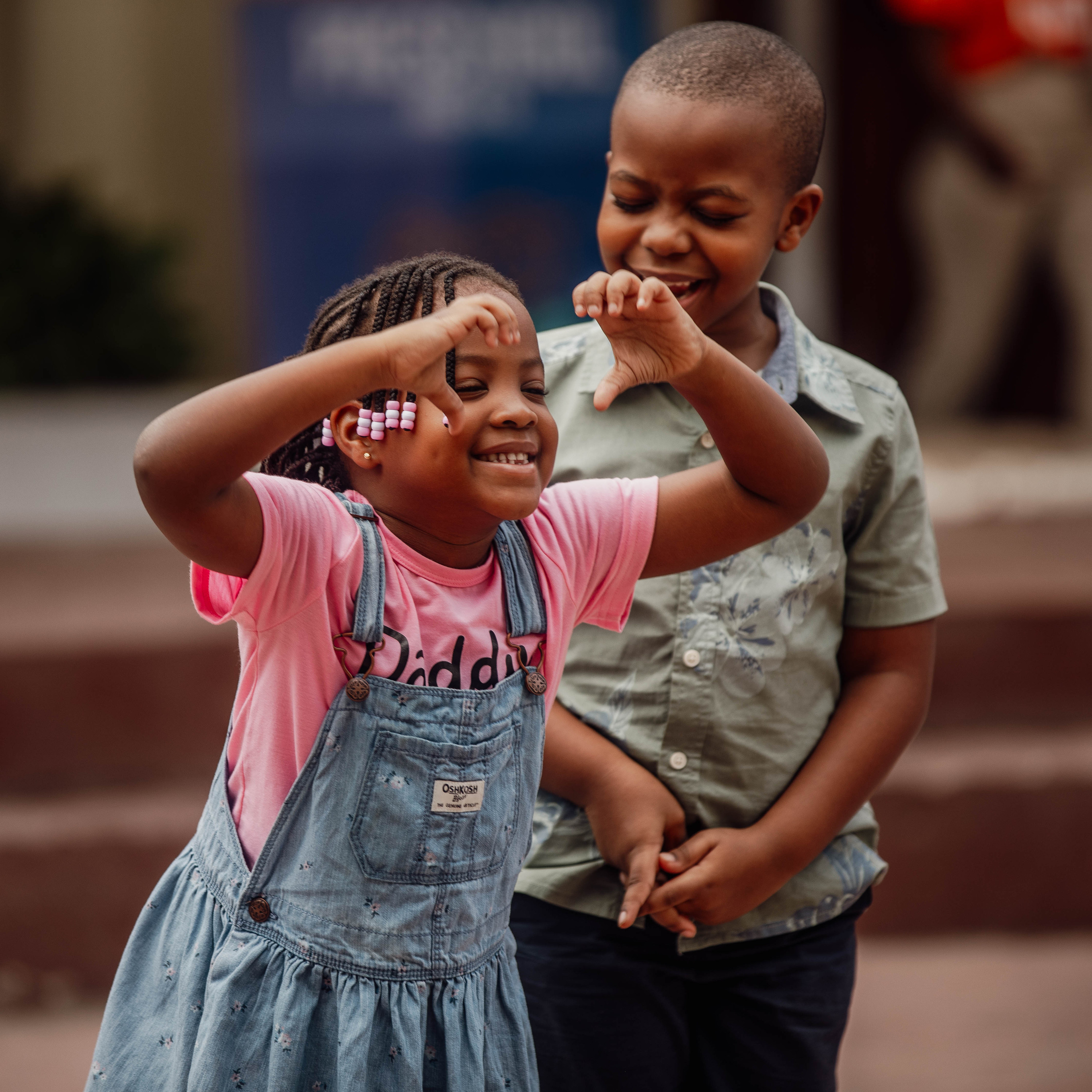 A volunteer teaches preschool children